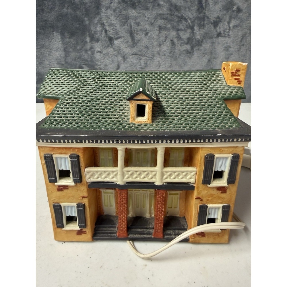 Vtg Tullis-Toledano Manor Ceramic Light Up Village House Biloxi MS Needs Bulb - Picture 3 of 5